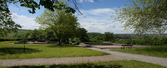 Die Villa rustica von Lauffen liegt landschaftlich reizvoll in den Weinbergen oberhalb des Neckars.