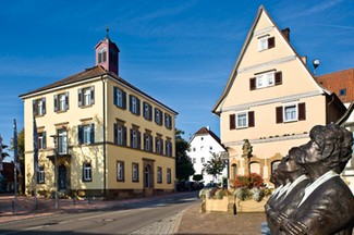 Erbaut im Jahr 1850: Das Alte Rathaus an der G&uuml;glinger Marktstra&szlig;e beherbergt heute das R&ouml;mermuseum.
