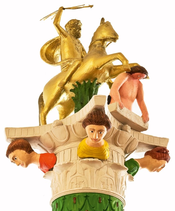 Jupitergigantensäule von Hausen an der Zaber: Das Kapitell und die bekrönende Figurengruppe in ihrer rekonstruierten Farbigkeit.